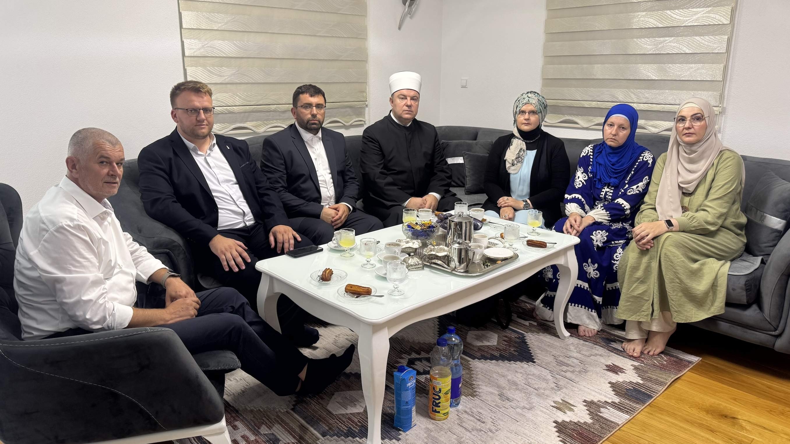 Predstavnici Islamske zajednice posjetili porodicu rahmetli Muhamed-ef. Sinanovića i održali radni sastanak u MIZ Gračanica