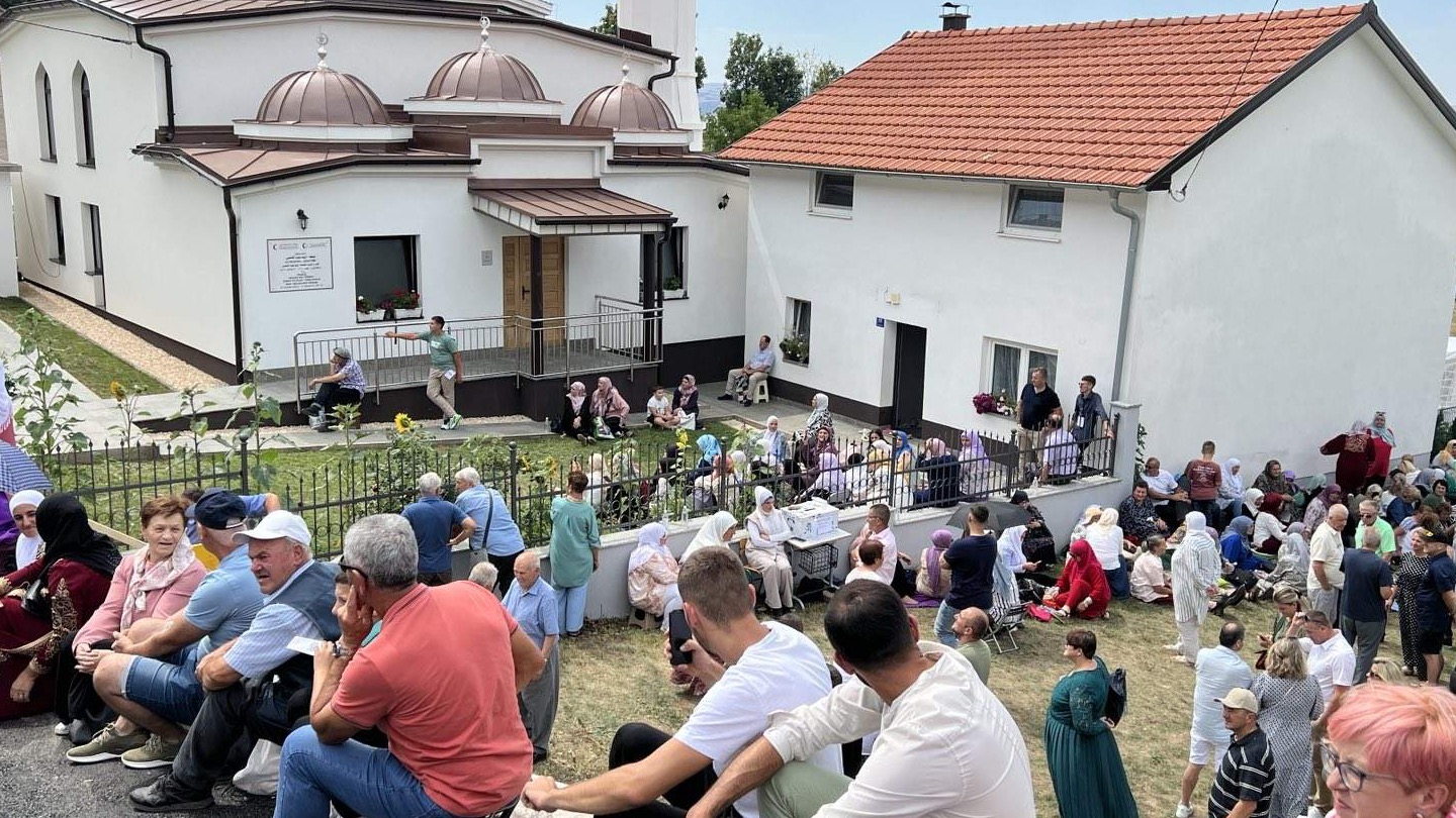 Svečano otvorena džamija u Oplećanima: Mjesto gdje se duše liječe i grijeh pred vratima ostavlja