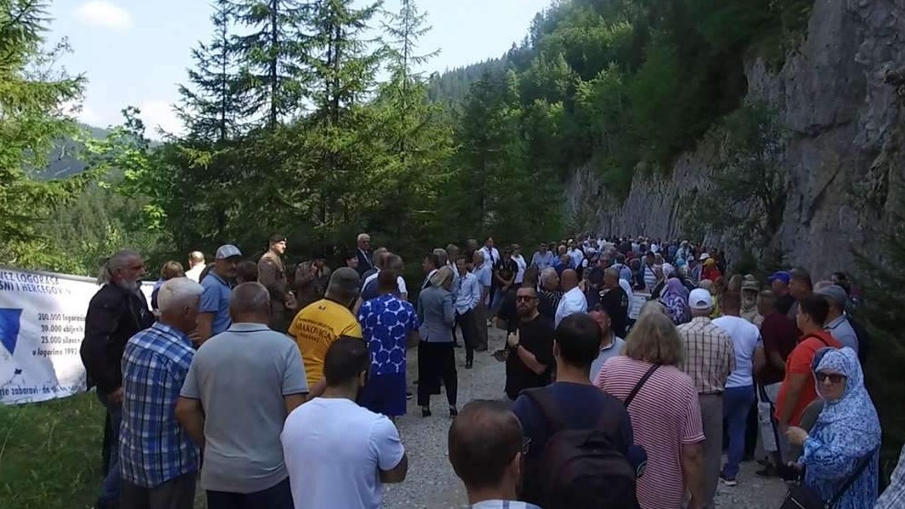 Obilježavanje 33. godišnjice zločina na Korićanskim stijenama