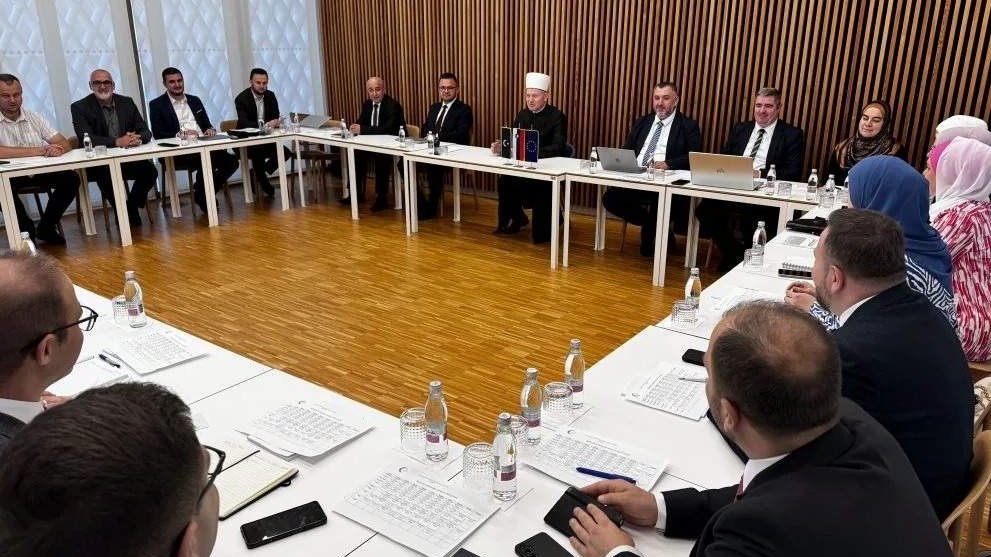 Ljubljana: Muftija Porić održao radni sastanak s imamima i muallimama Islamske zajednice u Sloveniji