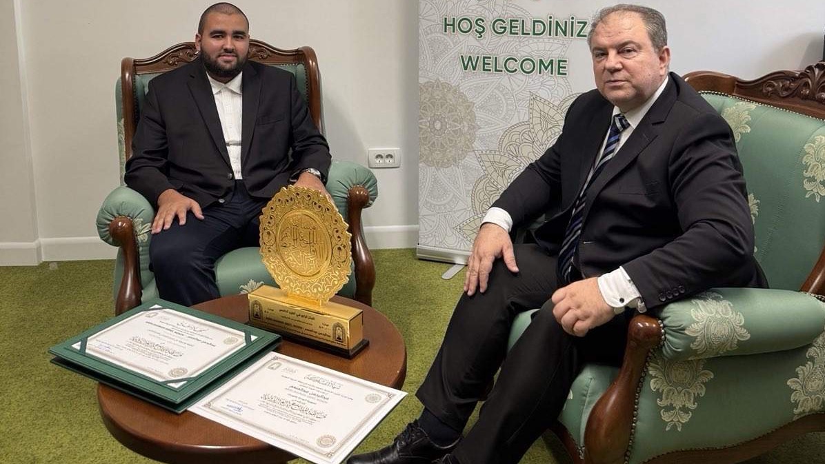 Prijem za hafiza Abdelrahmana Abdel Monema, osvajača 4. mjesta na takmičenju u hifzu Kur’ana „Kralj Abdul-Aziz“