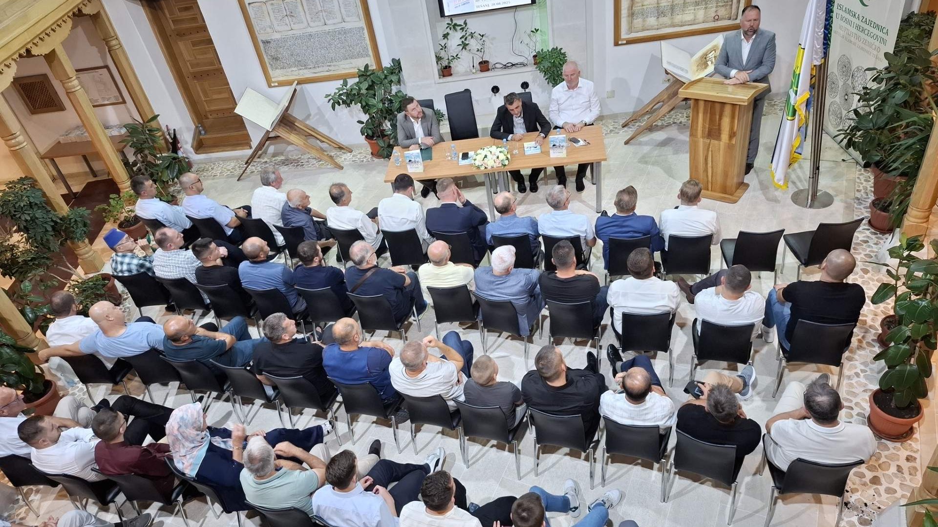 Tešanj: Održana promocija knjige “100 hutbi Izet-ef. Čamdžića”