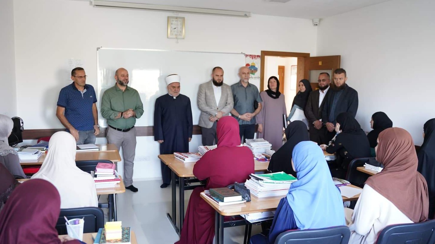 Muftija Dudić posjetio žensku medresu u Tutinu