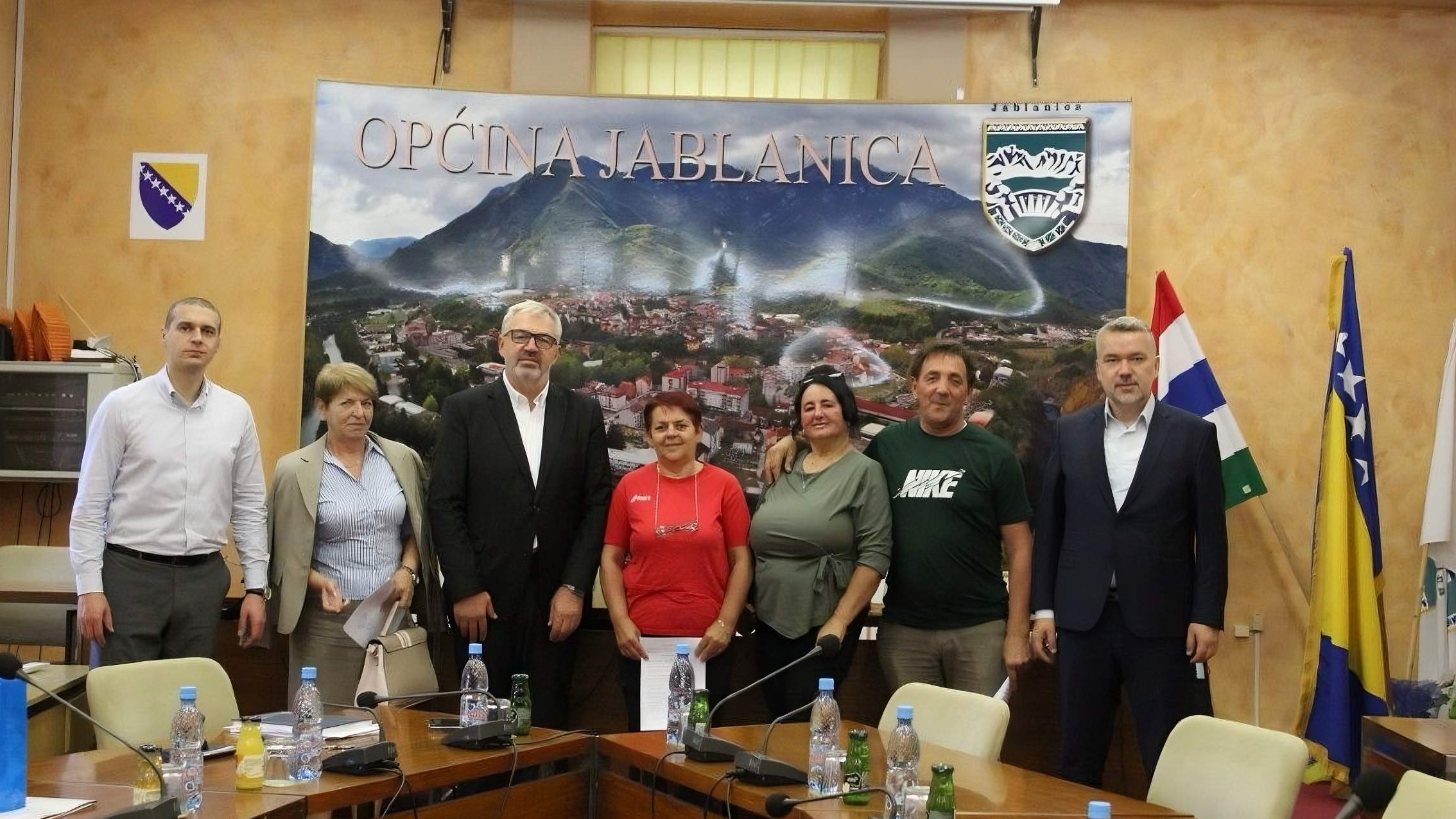 U Jablanici potpisani ugovori s tri porodice za izgradnju novih kuća u naselju Zlate