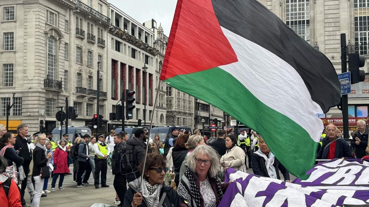 Hiljade demonstranata protestuju protiv Trumpa u Londonu, izražavaju podršku Gazi
