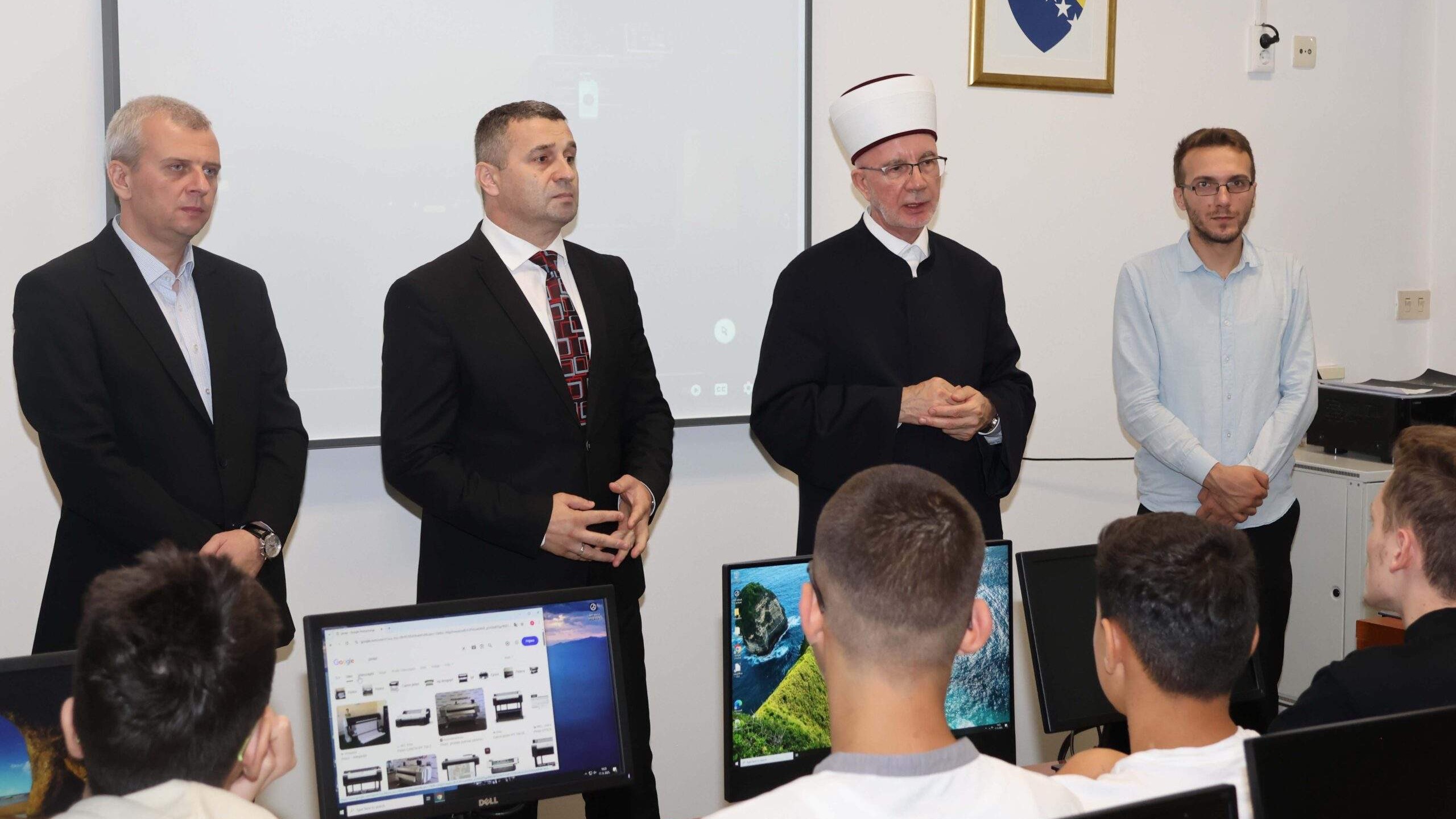 Muftija Fazlović posjetio Behram-begovu medresu 