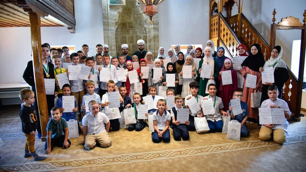 Svečana promocija 86 svršenika hifza Škole Kur’ana „Ebu Hanife“ u Vitezu