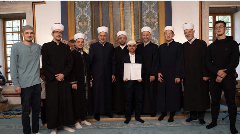 Dječak iz Kaira postao novi hafiz u Sarajevu: Hafiz Omar Hassan proučio hafisku dovu u Carevoj džamiji