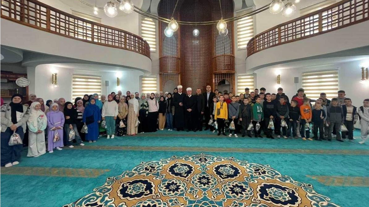 Muftijstvo bihaćko: Muftija Kudić posjetio mekteb u bužimskom džematu Varoška Rijeka