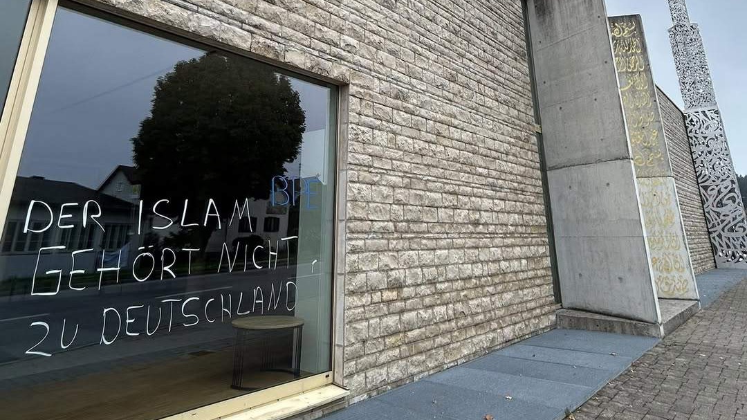 Antiislamski natpis na džamiji u Penzbergu – Islamska zajednica Penzberg traži brzu reakciju vlasti