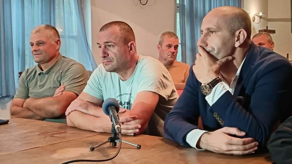 Zenički rudari prekinuli štrajk glađu, ali do isplate plaće za juli ostaju u Domu rudara