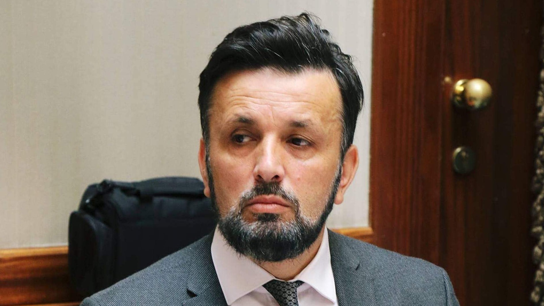 Politika između normativnog ideala i realne prijetnje