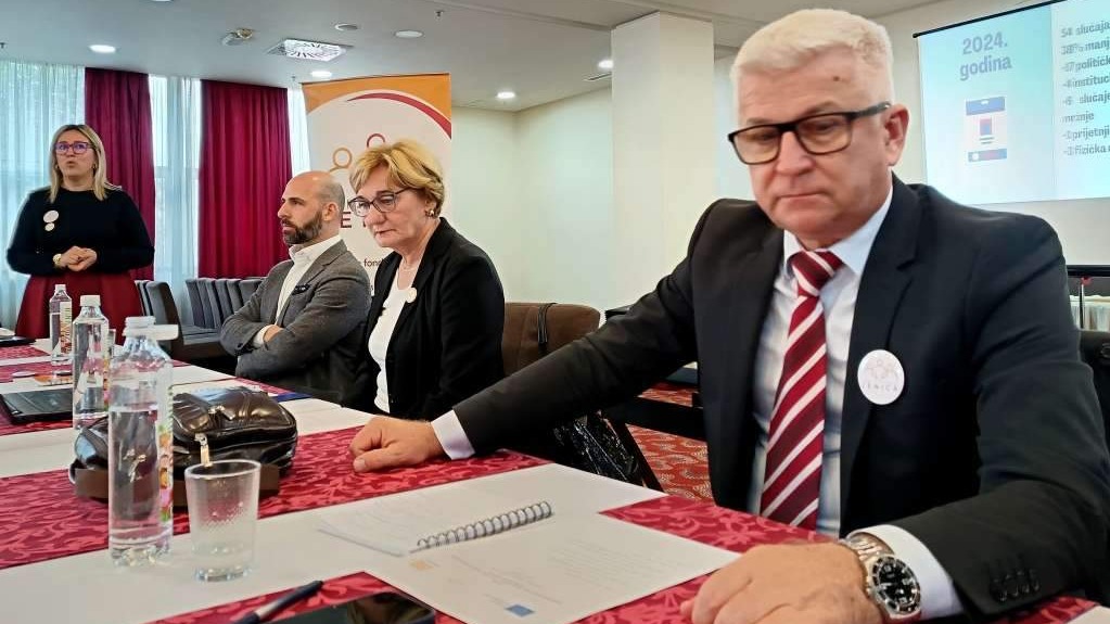 Zenica: Održana info sesija o pravnoj zaštiti novinara od prijetnji i pritisaka