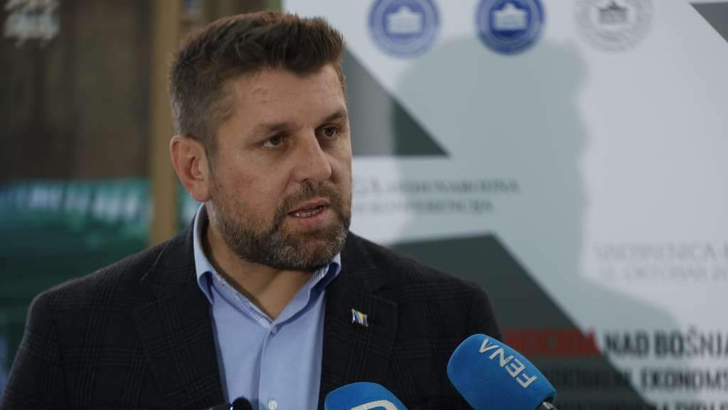 Duraković podnio prijavu Tužilaštvu BiH zbog murala zločincu Ratku Mladiću u Banjoj Luci