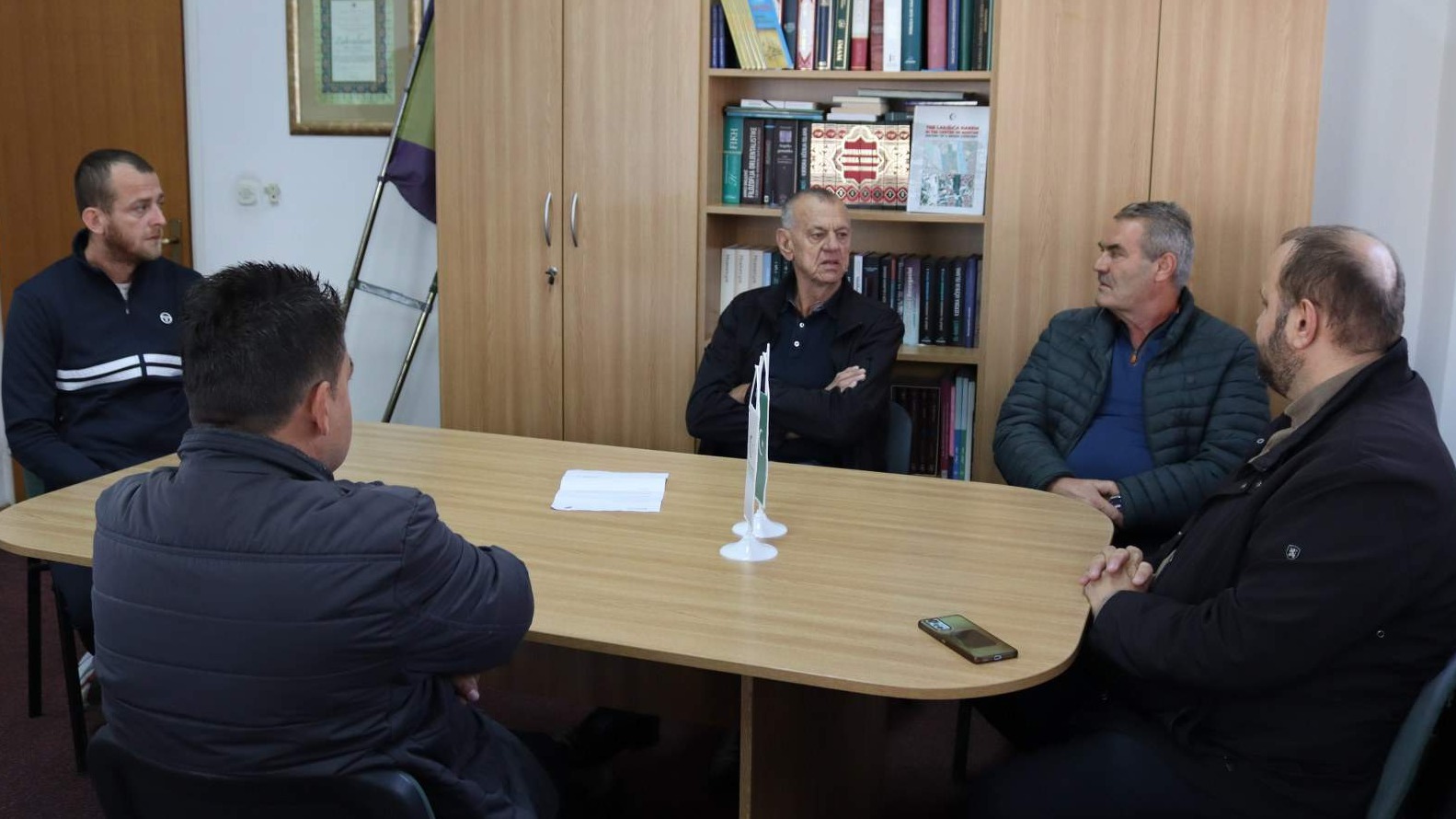 Novčani iznos prikupljen na sergiji u mostarskim džematima za liječenje šestogodišnjeg dječaka uručen porodici Lulić