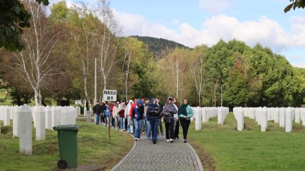 Više od 600 učenika iz Novog Sarajeva posjetilo Memorijalni centar Potočari - Srebrenica