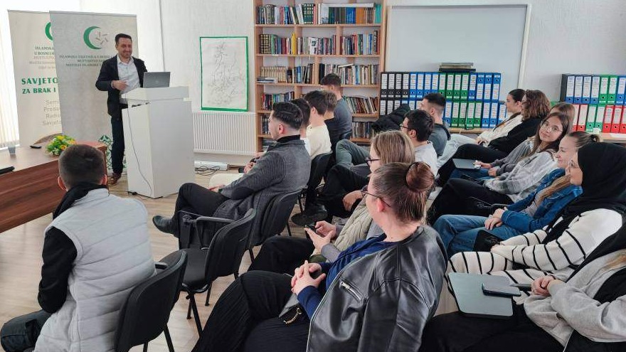 Mreža Mladih Kakanj: Održana radionica na temu "Upravljanje vremenom" i predavanje prof. Mensura Kerle 