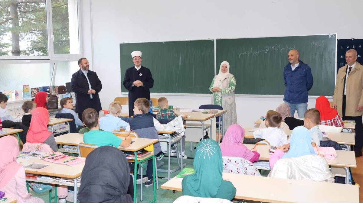 Muftija tuzlanski dr. Vahid-ef. Fazlović posjetio mektebe na području Medžlisa IZ Tuzla