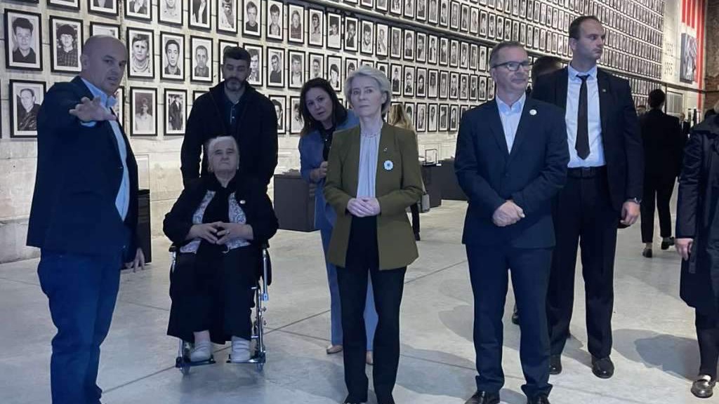 Predsjednica Evropske komisije stigla u BiH, posjetila Memorijalni centar Srebrenica