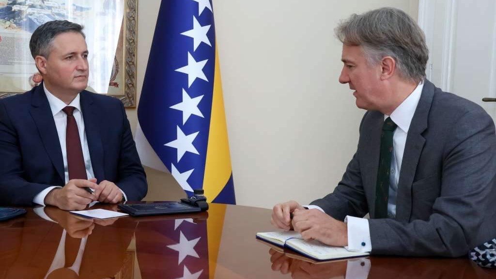 Bećirović i ambasador Reilly potvrdili jačanje strateškog partnerstva BiH i Ujedinjenog Kraljevstva
