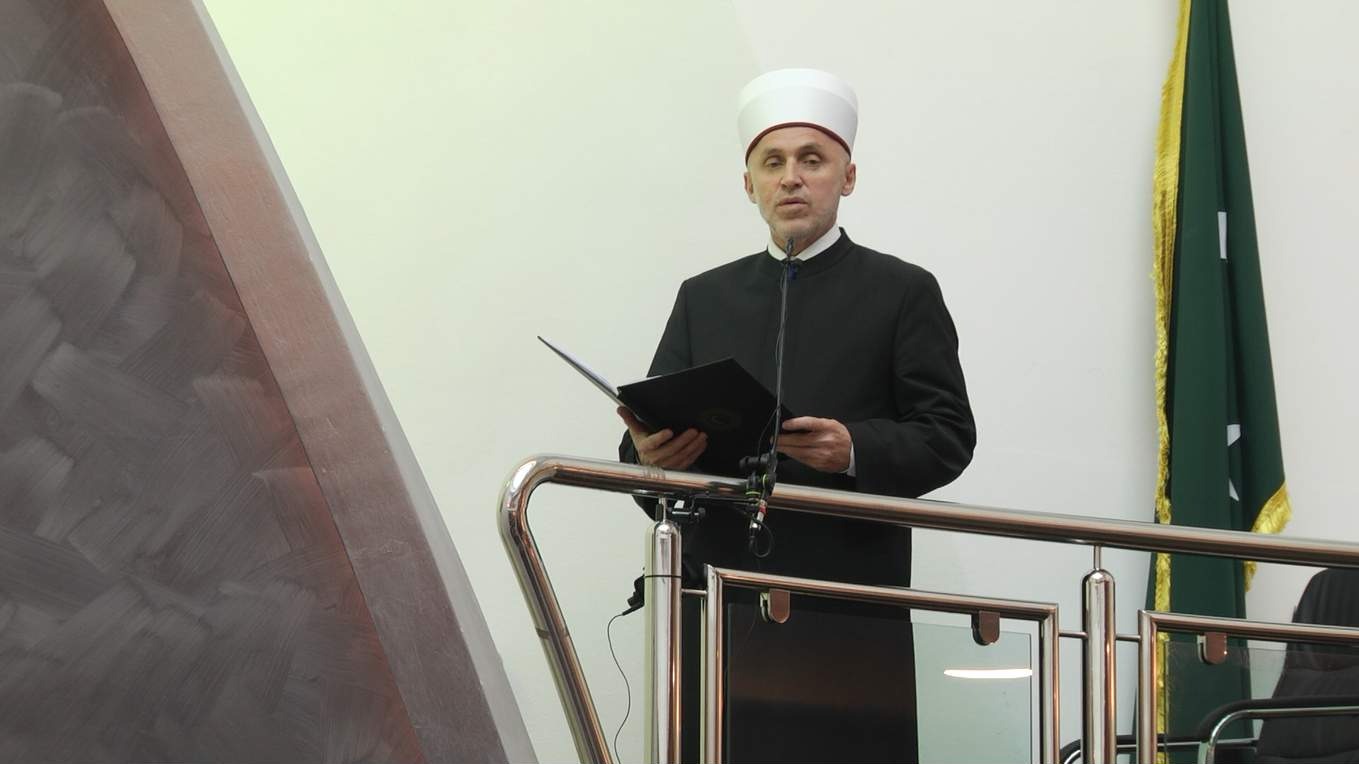 Muftija Kudić u Gradskoj džamiji u Bihaću: Ne smijemo biti posmatrači prošlosti, moramo biti nosioci emaneta
