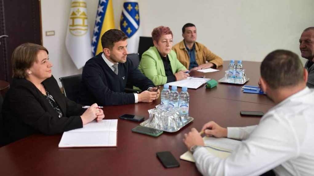 Vlada USK sufinansira izgradnju vodovodnog sistema u povratničkim naseljima u Sanskom Mostu