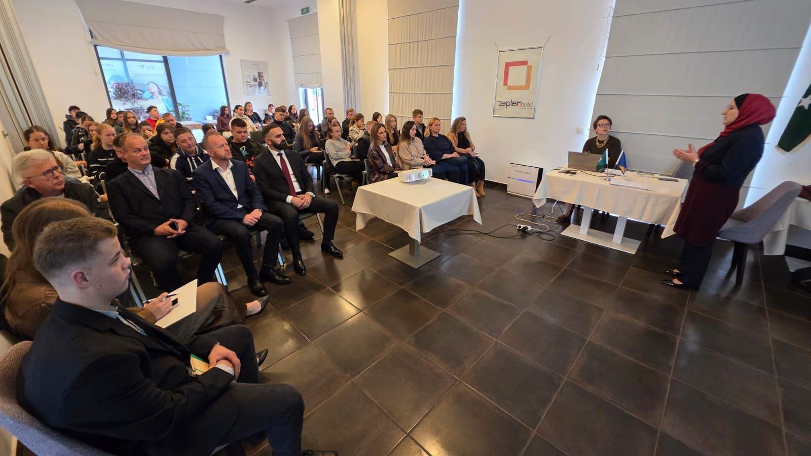 U Bosanskoj Dubici održan seminar za djecu o krivičnim djelima motiviranim mržnjom