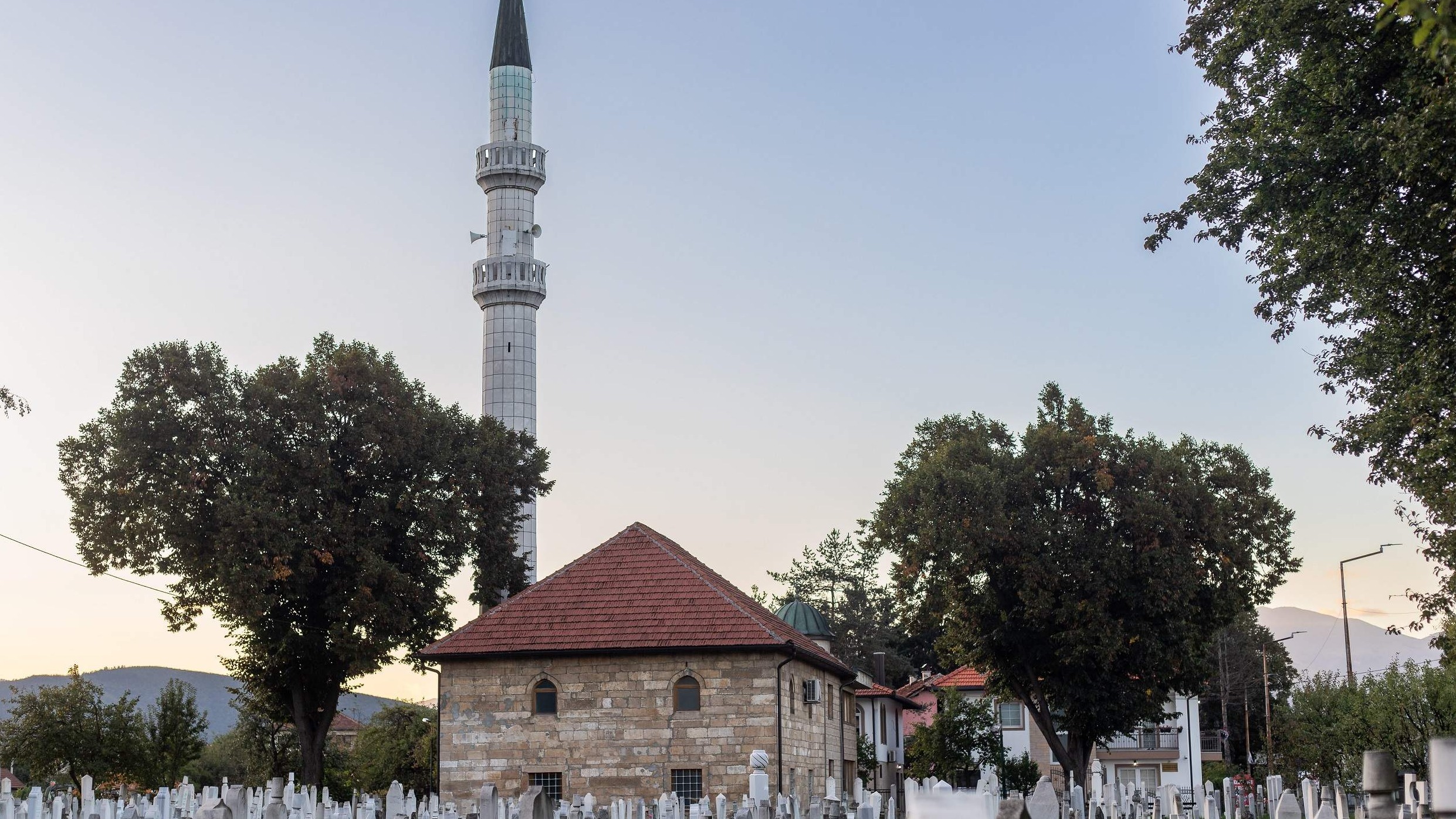 Na današnji dan prije 435 godina je izgrađena Ahmed-agina džamija u Vitezu