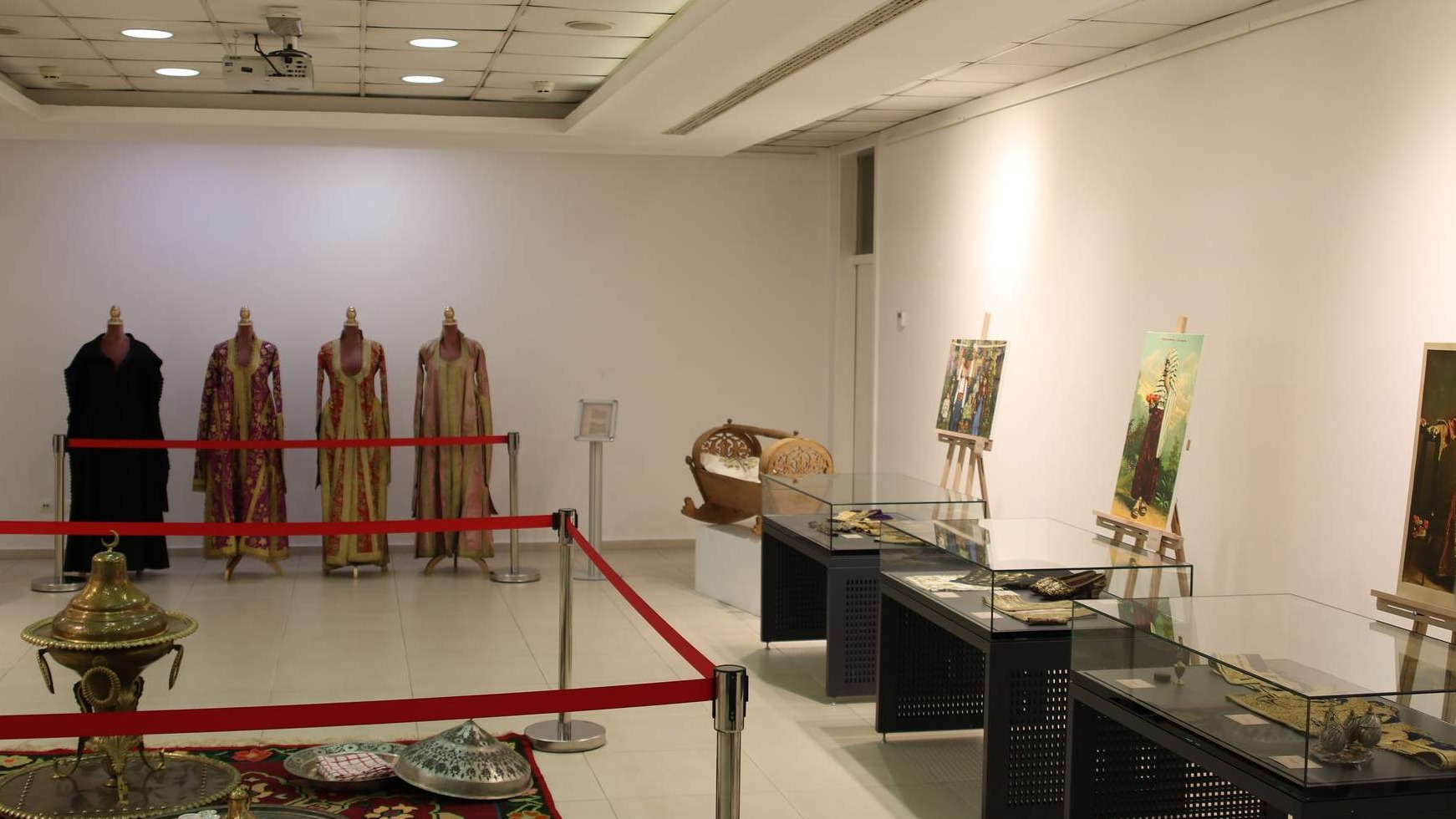 Otvorena izložba "Tragovi svakodnevnice: Život kroz predmete prošlih stoljeća": Ljepota običaja u galeriji Općine Novi Grad