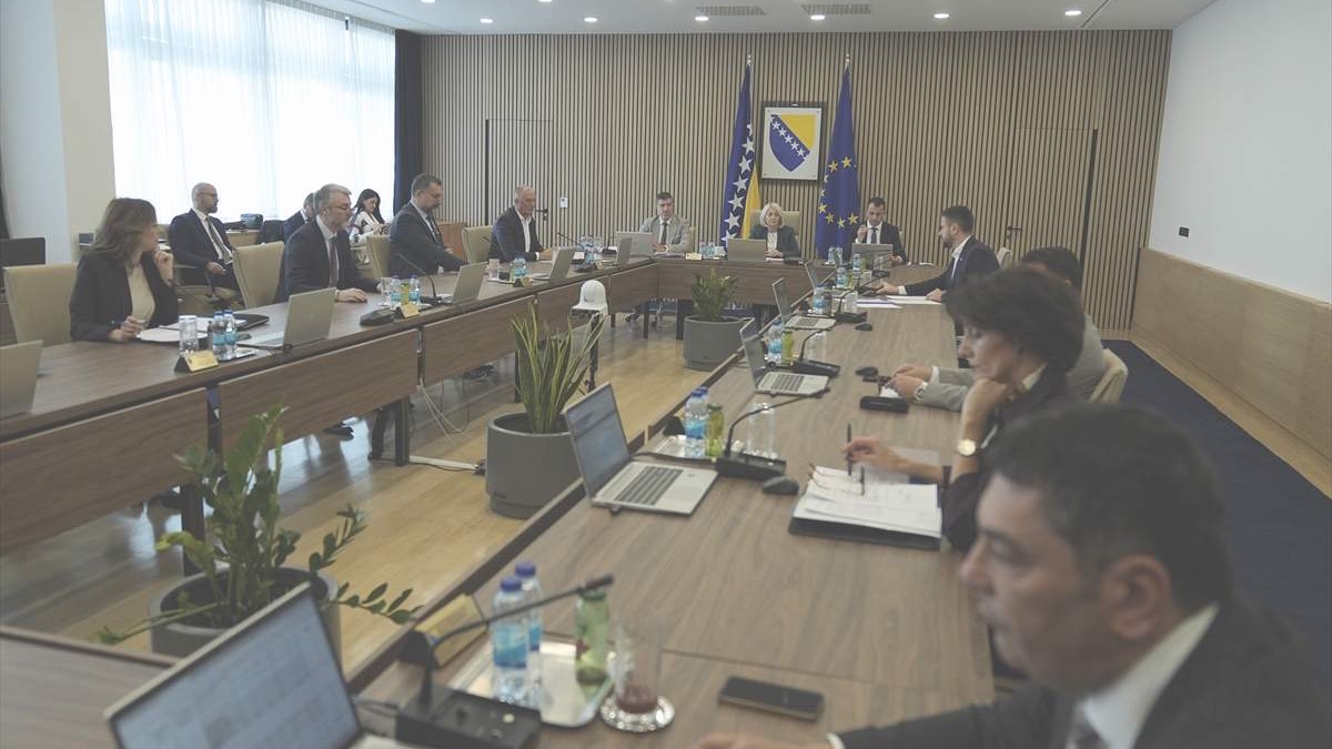 Vijeće ministara BiH usvojilo nacrt budžeta: Po 1.000 KM pomoći za zaposlenike u državnim institucijama