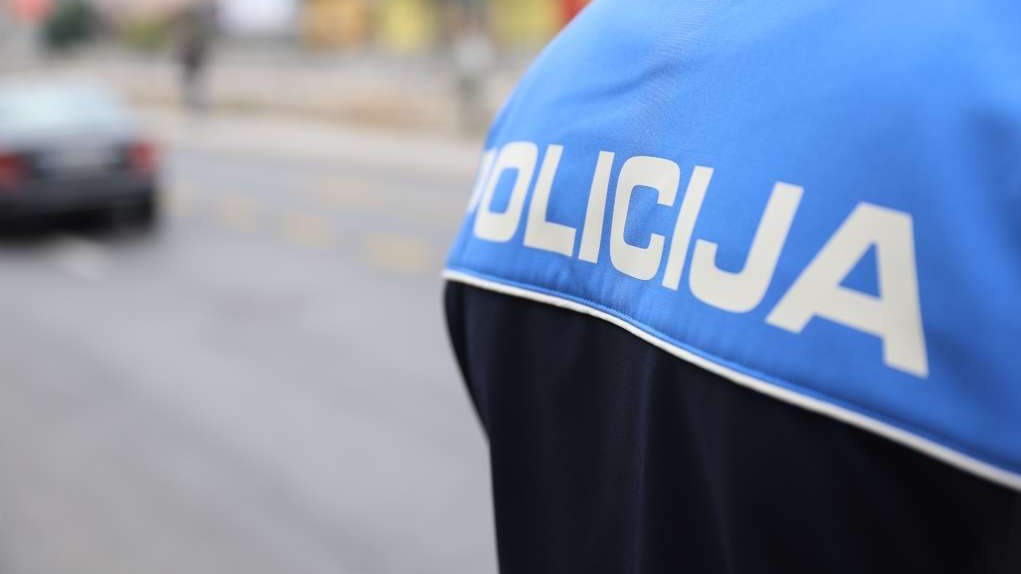 Žepče: Policija identifikovala maloljetne osobe koje se sumnjiče za oštećenje platoa džamije