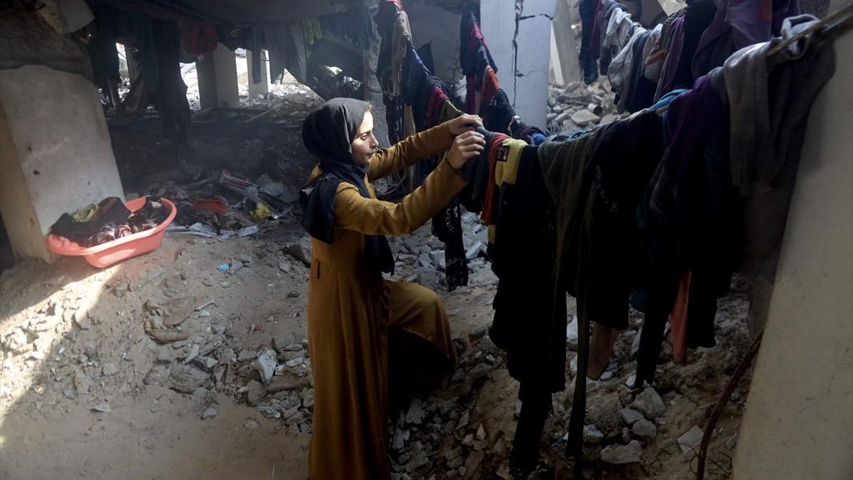 Porodice u Gazi traže zaklon u ruševinama džamije nakon izraelskih napada