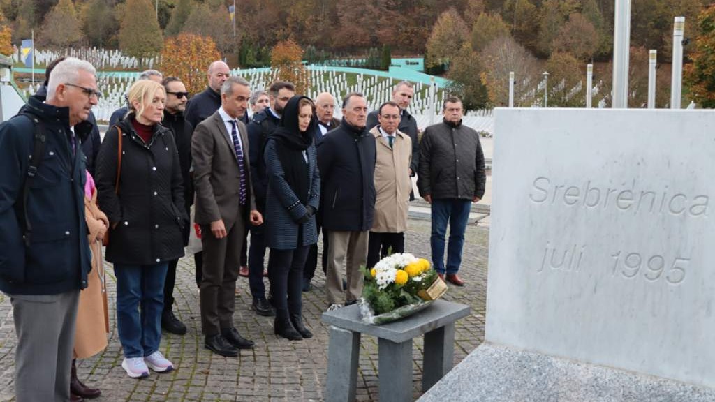 Delegacija Parlamentarne skupštine OSCE-a odala počast žrtvama genocida u Srebrenici