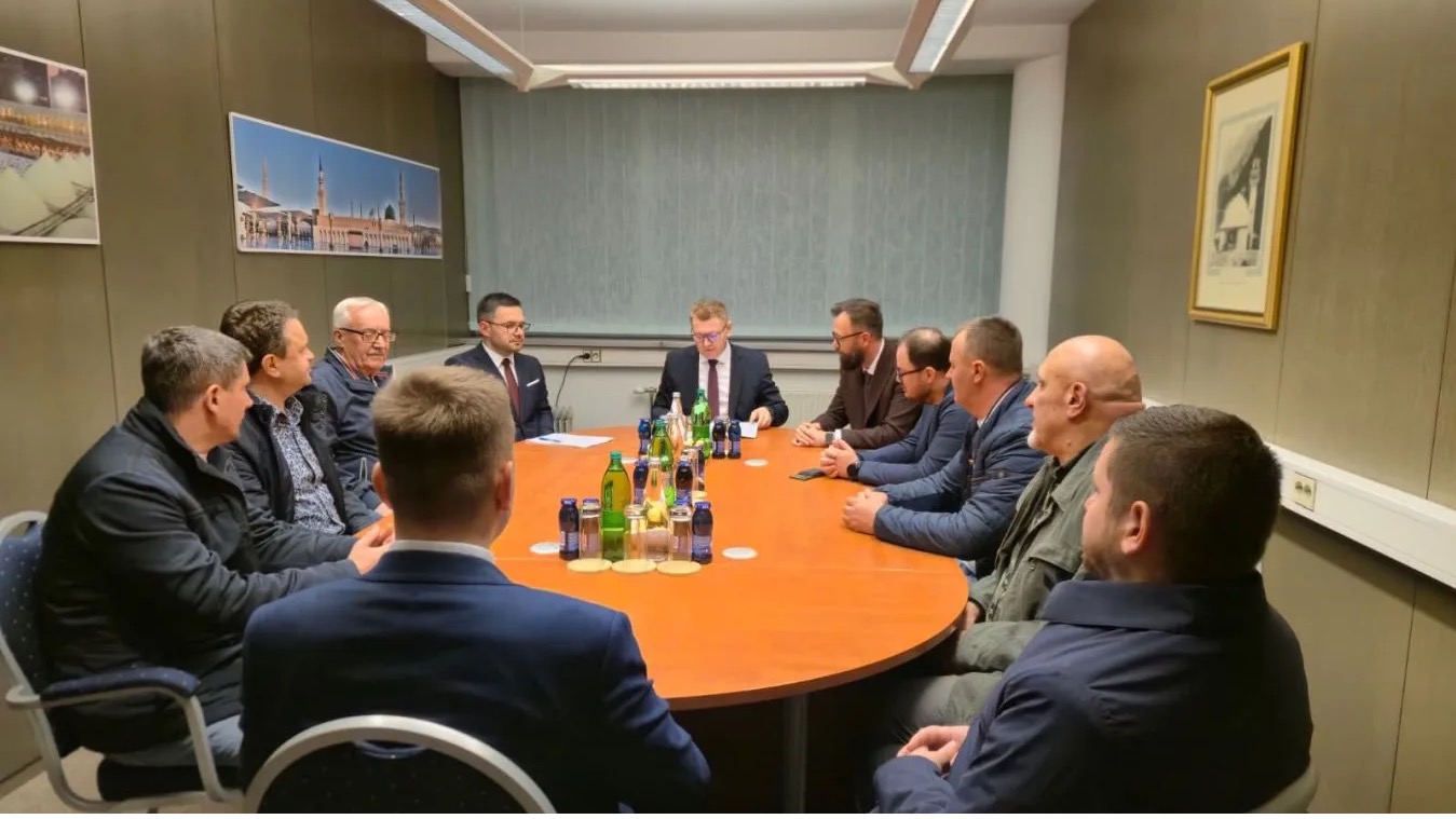 Muftija Porić u posjeti džematu Maribor: Razgovori o obnovi džemtskog objekta