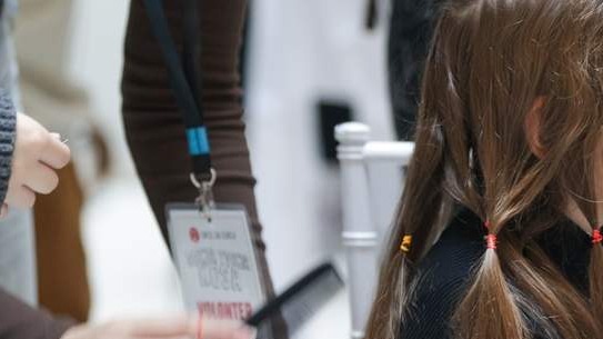 BiH: U Sarajevu humanitarna akcija darivanja kose za djecu oboljelu od raka