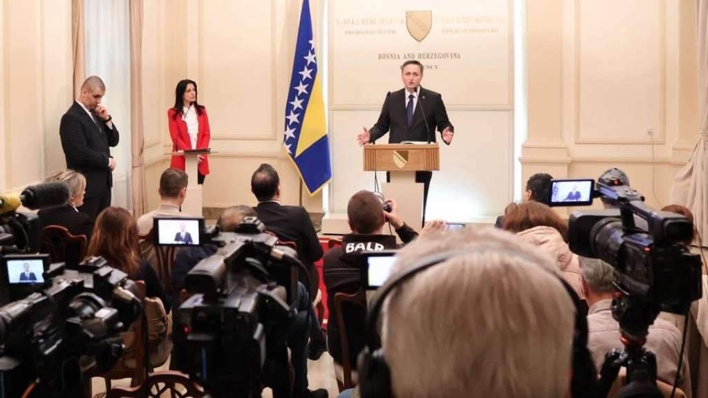 Bećirović: Neprihvatljivo uskraćivanje novinarskih prava i sloboda Avdi Avdiću