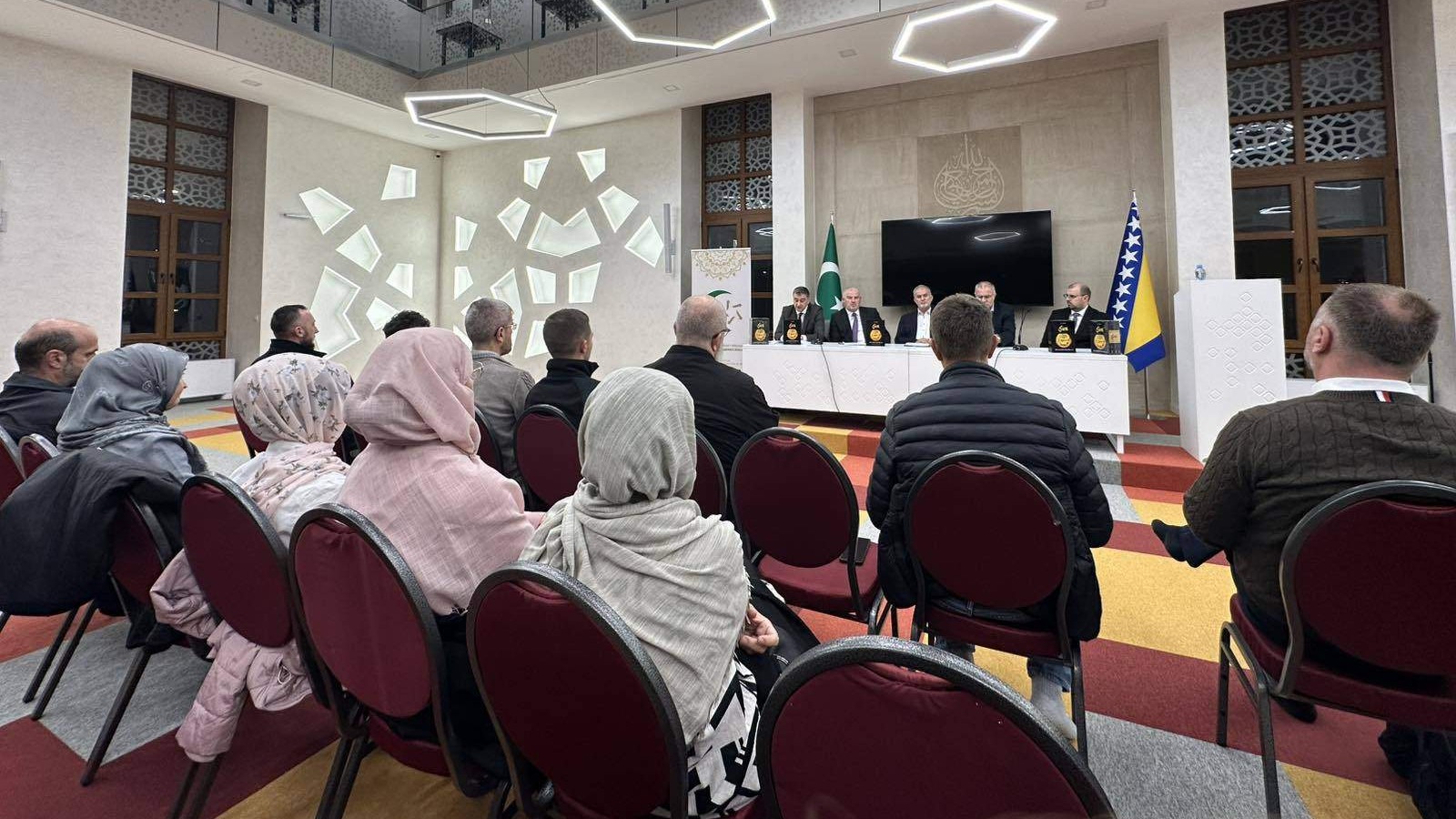 U Zenici predstavljena knjiga “Sira – životopis posljednjeg Allahovog poslanika, a.s.”, autora Yasira Qadhija