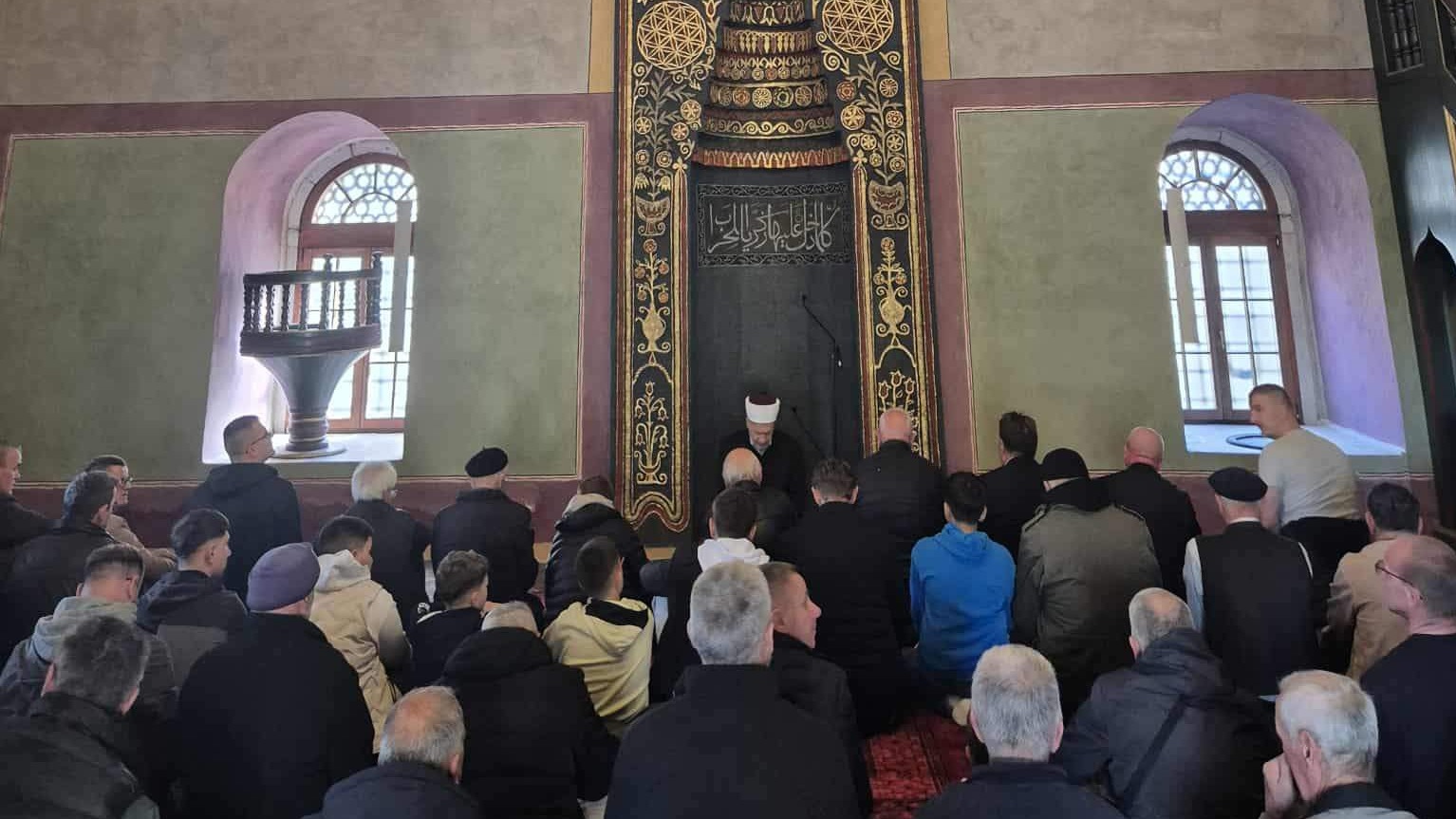 Gradačac: Klanjana prva džuma-namaz nakon završenih radova u Husejniji