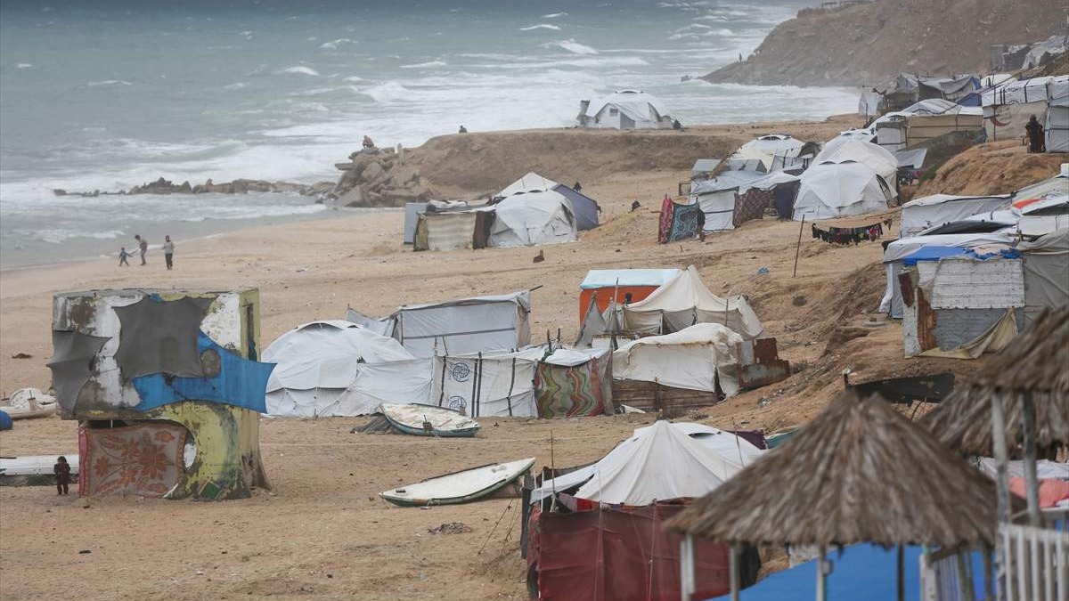 Palestinske porodice u Gazi teško podnose hladnoću u šatorima