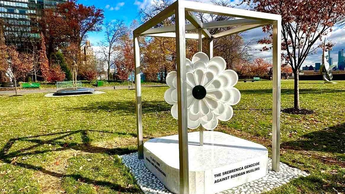Ispred zgrade UN-a u New Yorku danas će biti otkriven spomenik "Cvijeta Srebrenice"