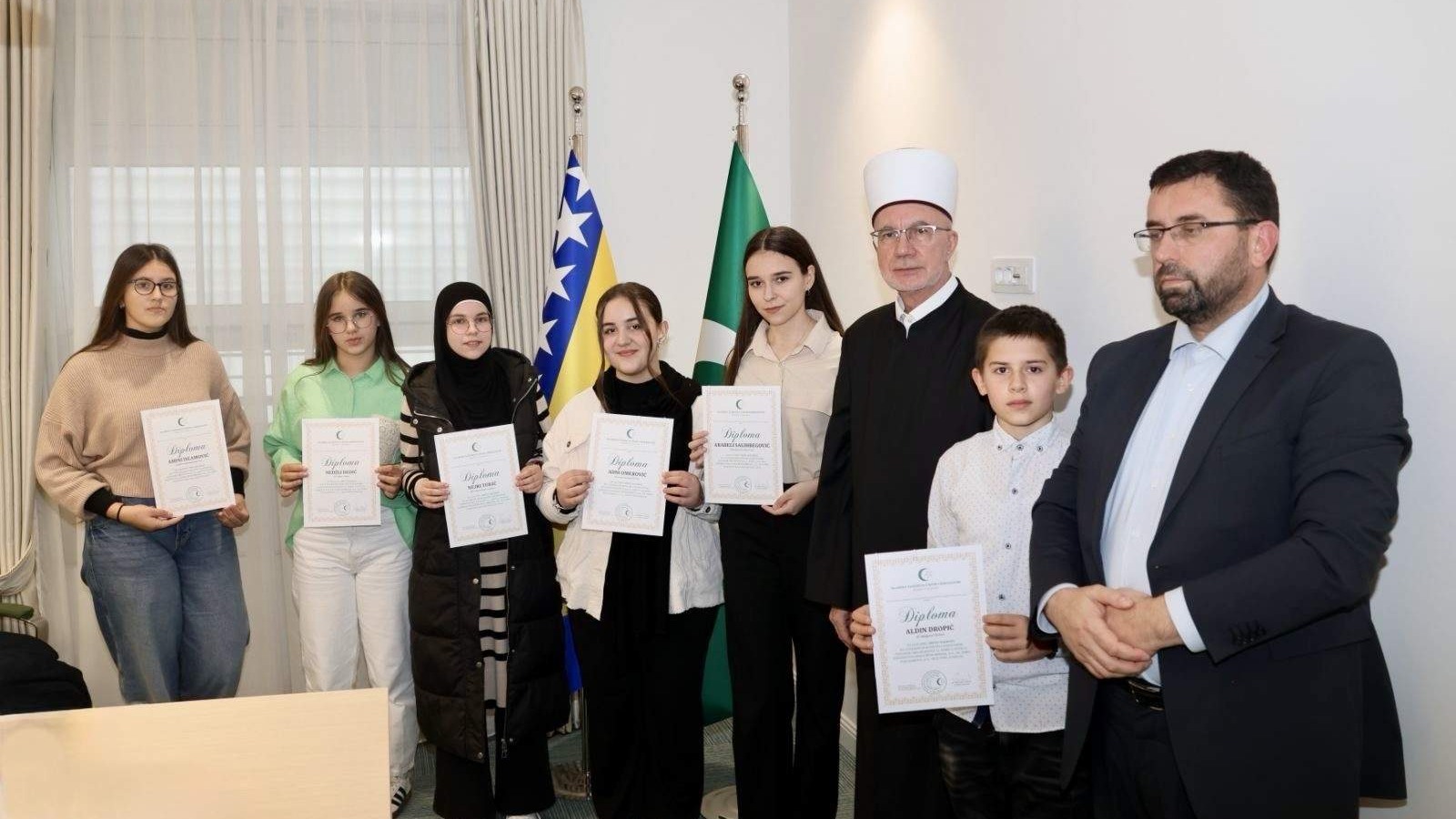 Muftijstvo tuzlansko: Uručene nagrade pobjednicima literarnog konkursa o Poslaniku, a.s.