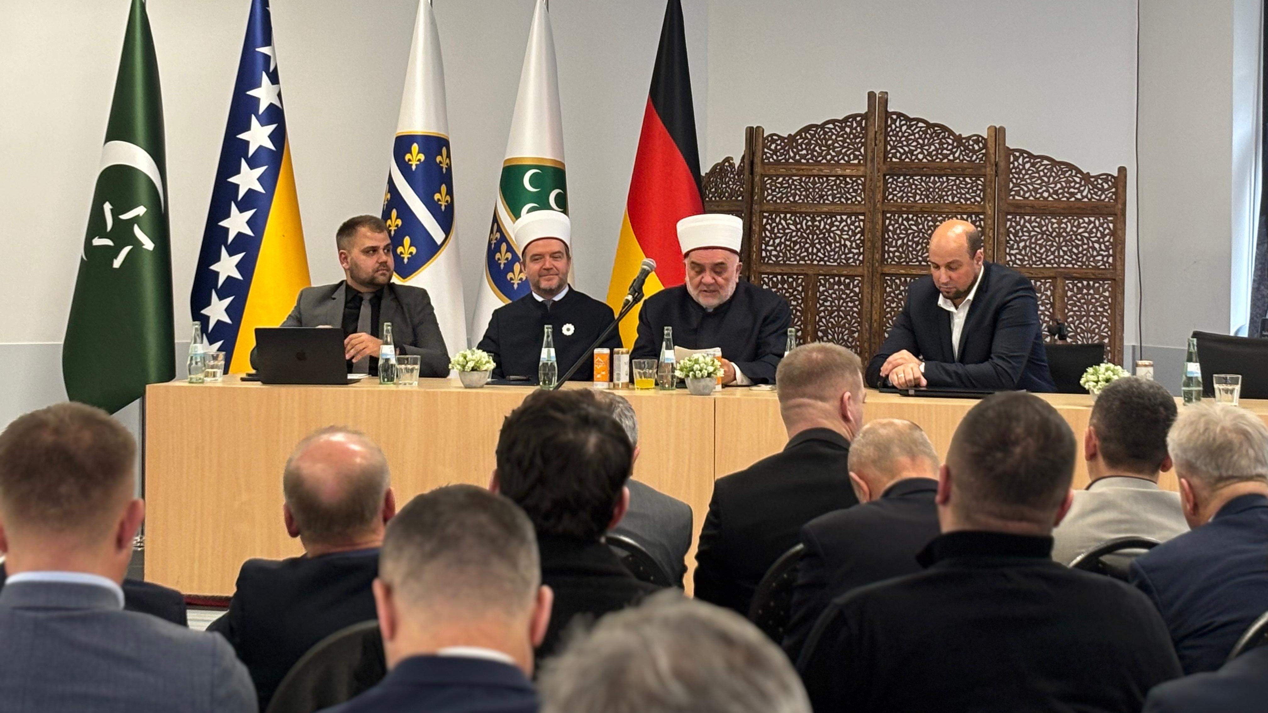 Počelo godišnje savjetovanje imama IZ Bošnjaka u Njemačkoj: Izlaganja muftija Dudića i Kobilice