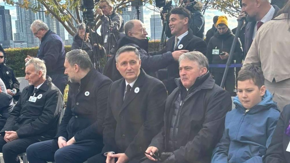 Komšić: 'Cvijet Srebrenice' u vrtu UN-a predstavlja podsjetnik, opomenu i simbol opreza