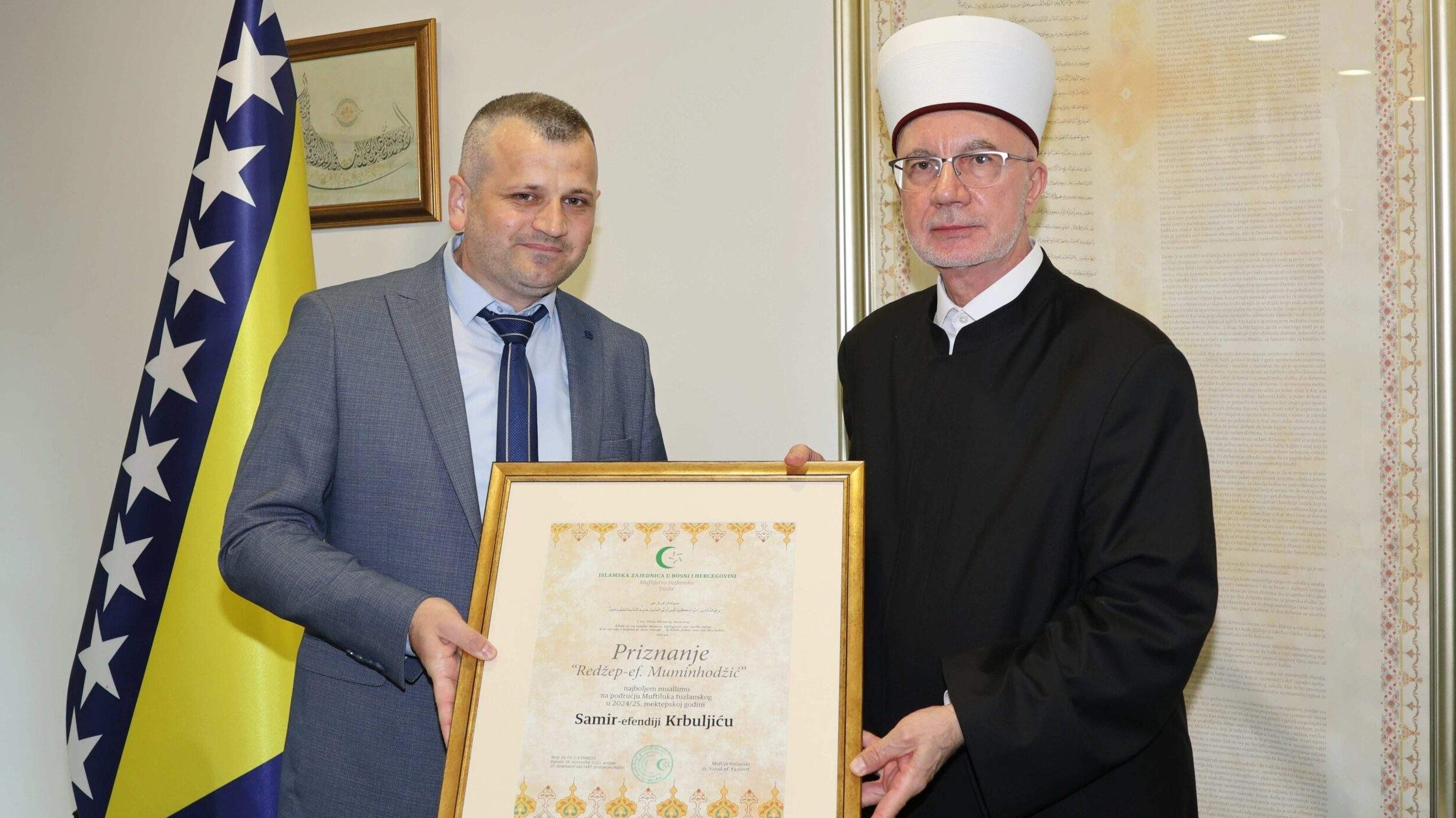 Muftija Fazlović uručio Samir-ef. Krbuljiću priznanje i nagradu za muallimski rad "Redžep-ef. Muminhodžić"