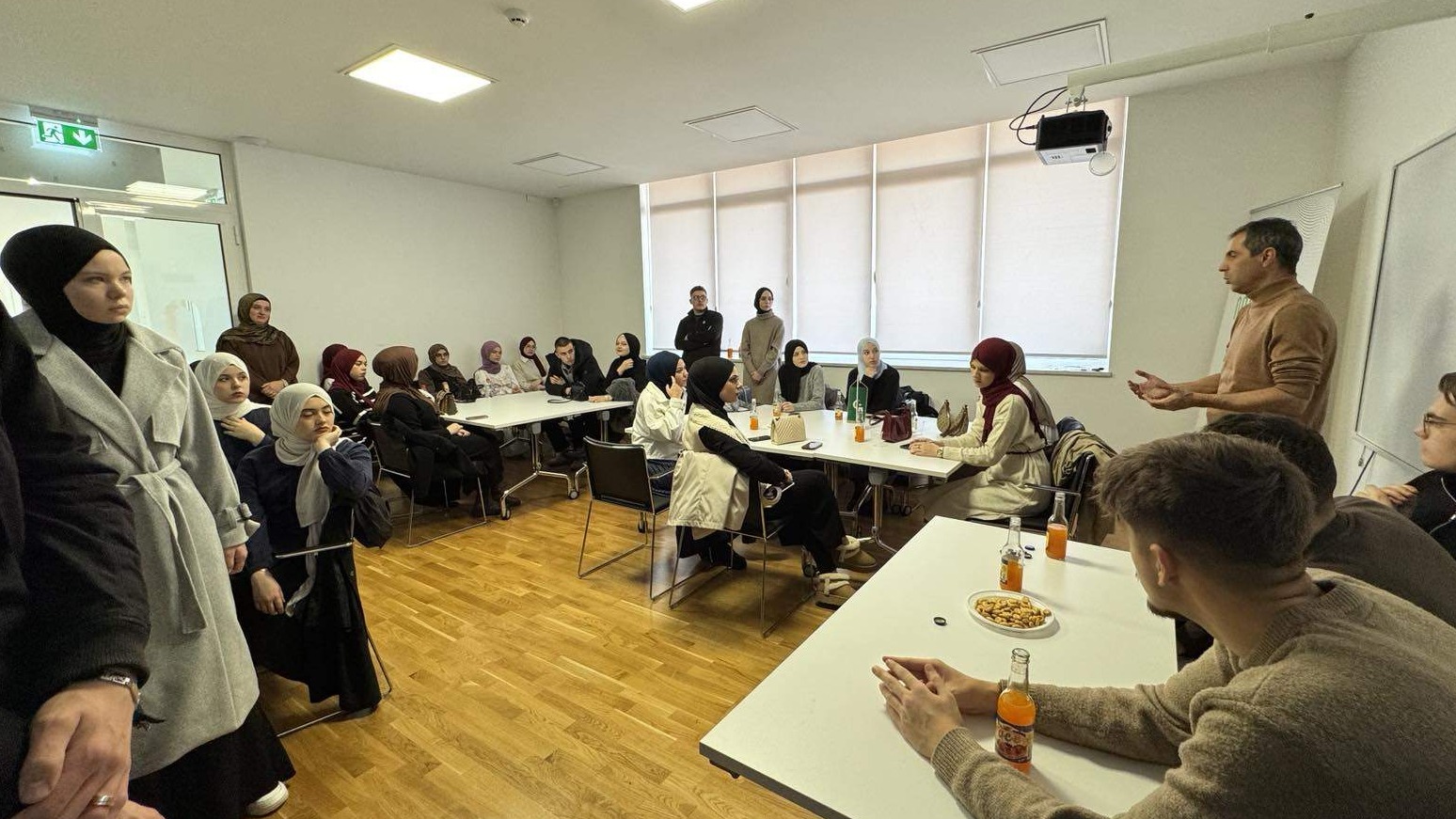 Članovi žurnalističke sekcije Behram-begove medrese u posjeti Media Centru Islamske zajednice u BiH