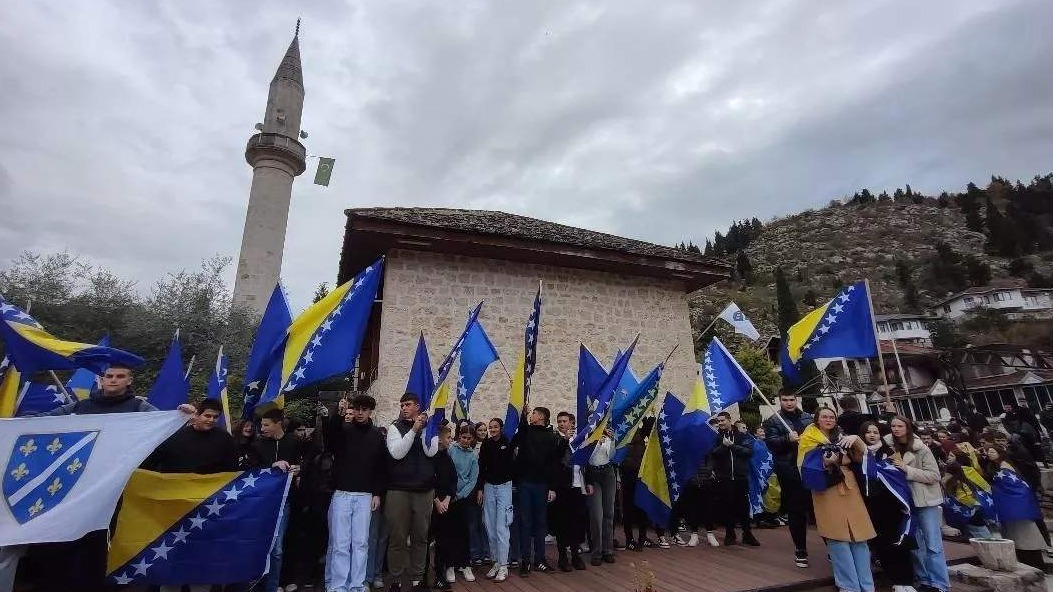Ulicama Stoca prodefilovalo 1.400 učenika povodom Dana državnosti Bosne i Hercegovine