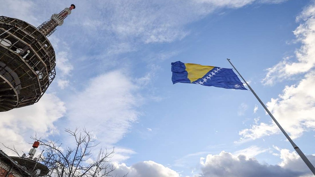 Na brdu Hum podignuta državna zastava: svečano obilježen Dan državnosti Bosne i Hercegovine