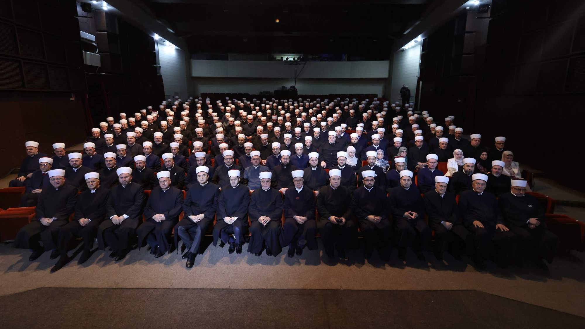 Reisul-ulema dodijelio murasele imamima i muderrisima Muftijstva tuzlanskog: Posvećenost, vjersko znanje i moral su neodvojive komponente