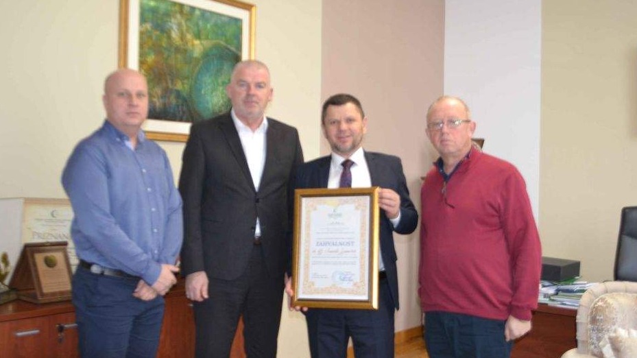 Delegacija Medžlisa Tešanj uručila zahvalnicu direktoru Vakufske direkcije: Poštovanje, zahvalnost i priznanje za zajedničke godine rada