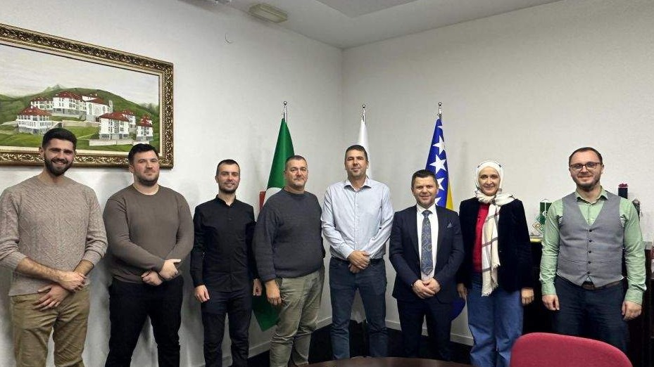 Uposlenici Vakufske direkcije priredili ispraćaj dugogodišnjem direktoru dr. Senaidu Zajimoviću